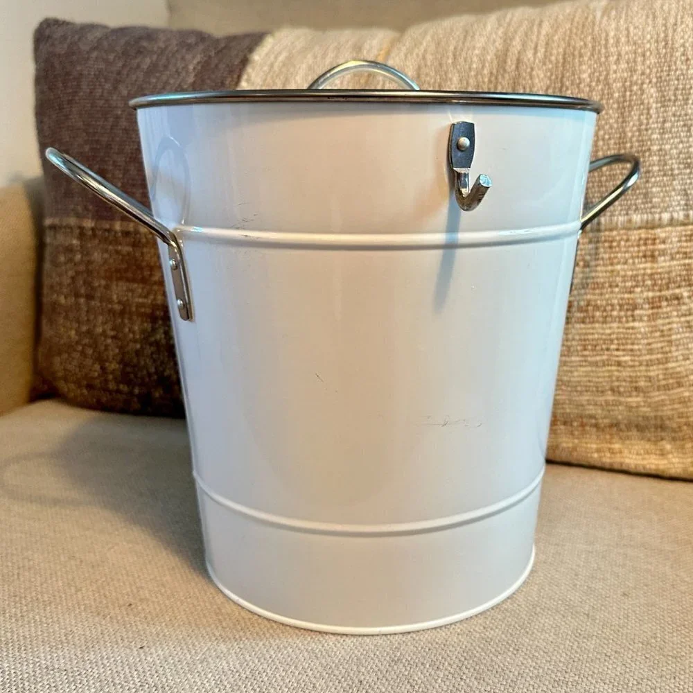 White Galvanize Ice Bucket With Lid and Scoop